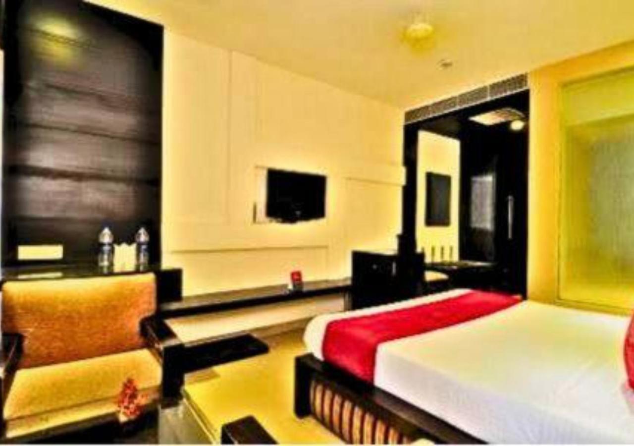 Hotel Landmark Chandīgarh Buitenkant foto