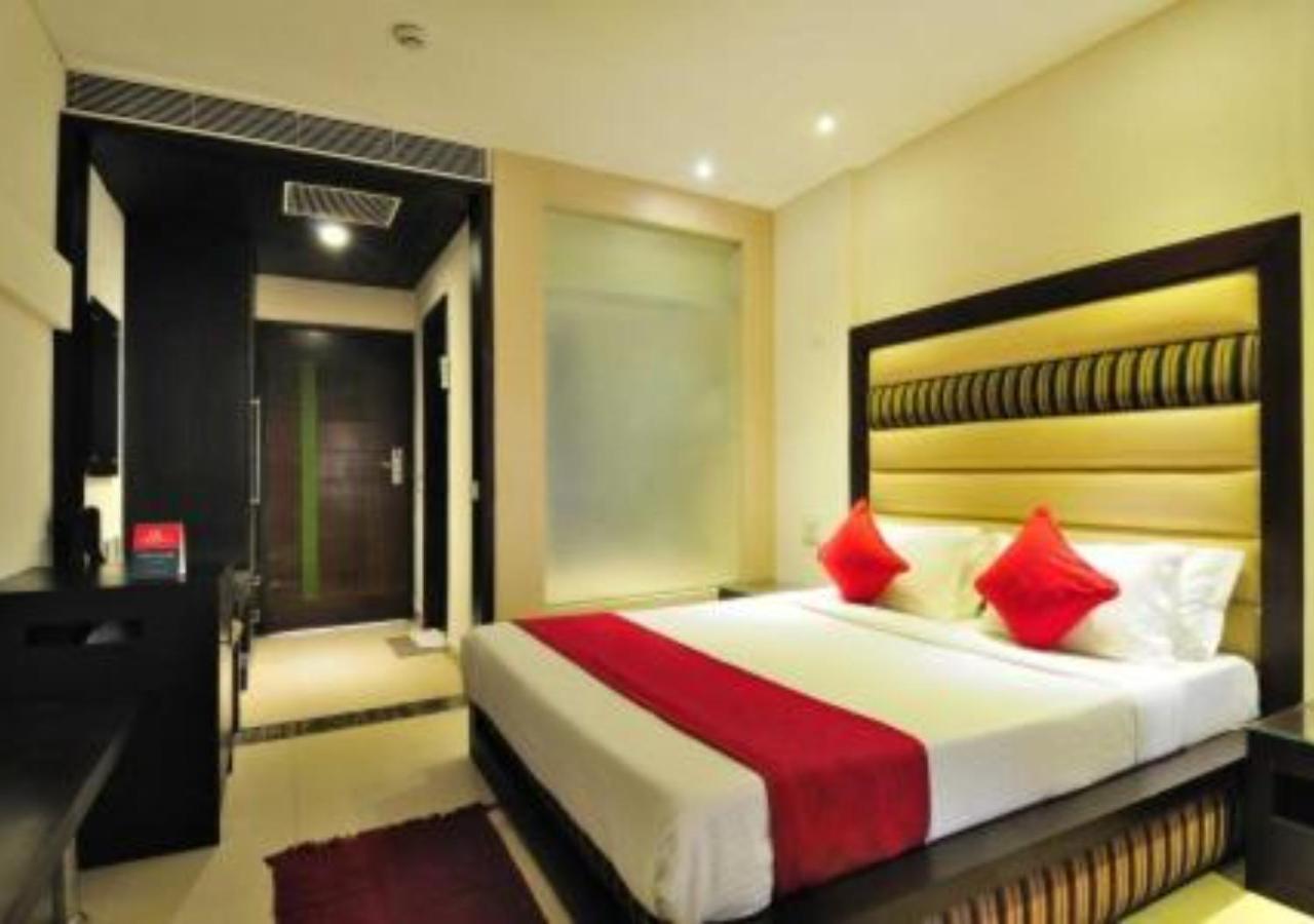 Hotel Landmark Chandīgarh Buitenkant foto