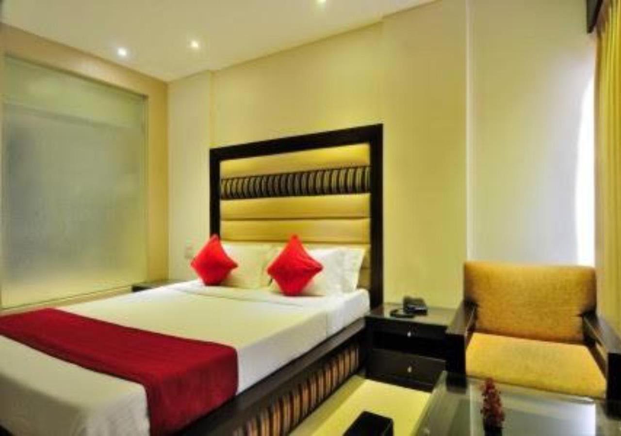 Hotel Landmark Chandīgarh Buitenkant foto